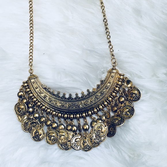 Jewelry - FINAL SALE! Gold statement